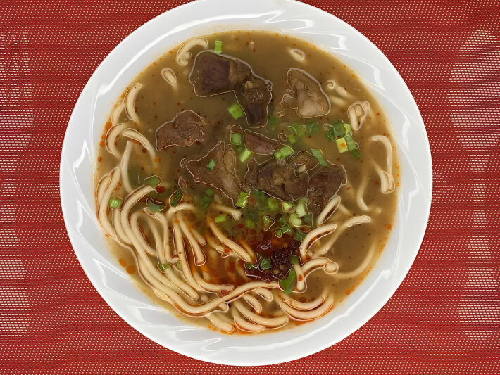 Острая лапша с говядиной