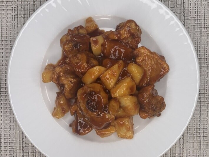 Свинина в кисло-сладком соусе с ананасом