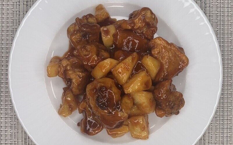 Свинина в кисло-сладком соусе с ананасом