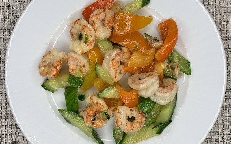 Креветки с овощами
