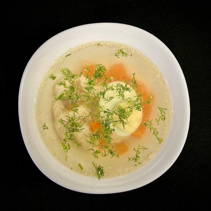 Бульон куриный с яйцом