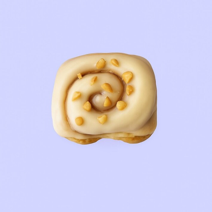 Cinnamon roll «Белый шоколад - макадамия»