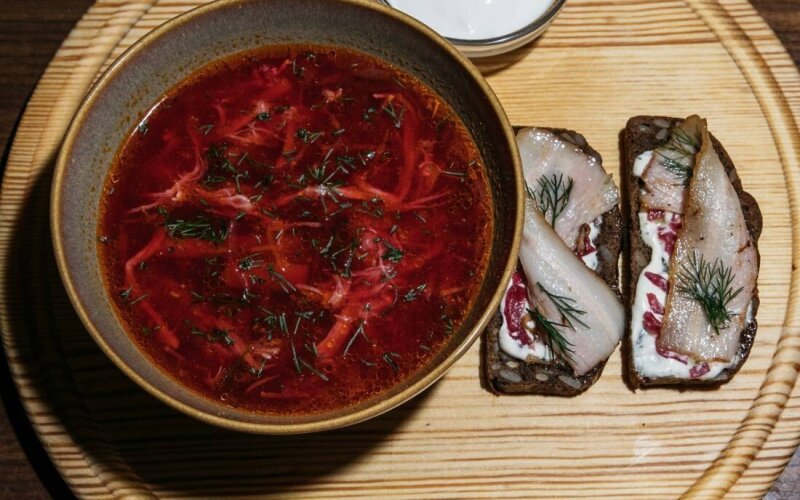 Борщ с рваной свининой