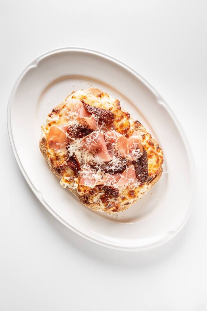 Пинса «Прошутто крудо»