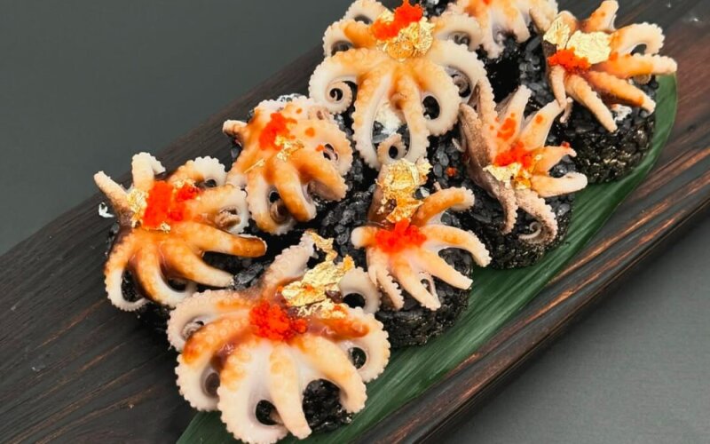 Ролл с осьминогом