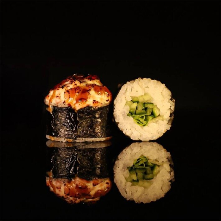 Запеченные роллы с лососем