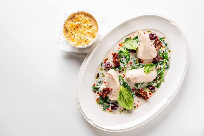 Цыпленок «Polo alla Toskana» с гарниром из фарворовых бобов