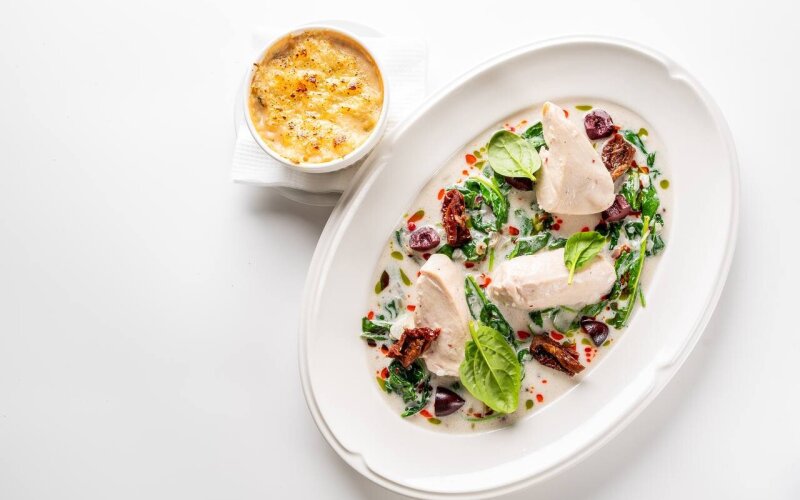 Цыпленок «Polo alla Toskana» с гарниром из фарворовых бобов