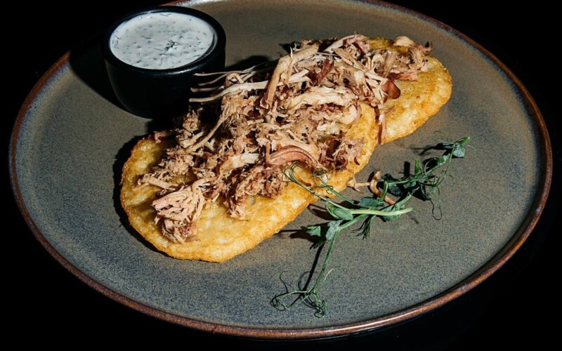 Драники с рваной свининой