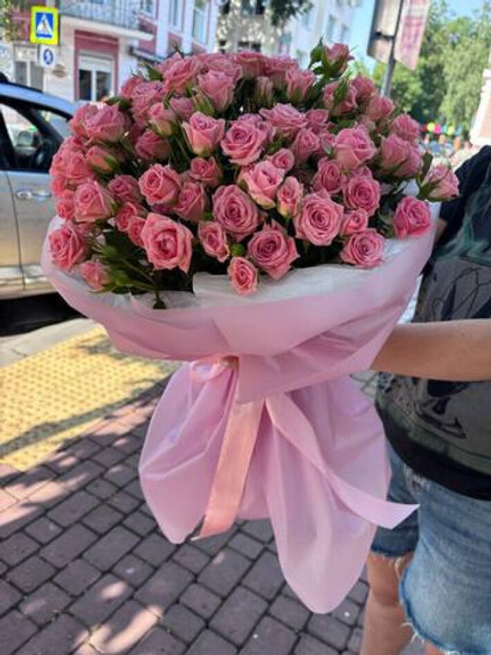 Букет из кустовой розы