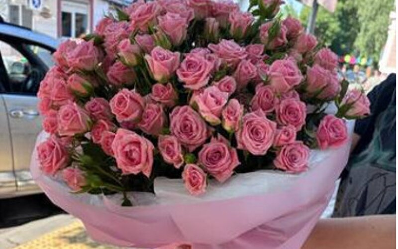 Букет из кустовой розы