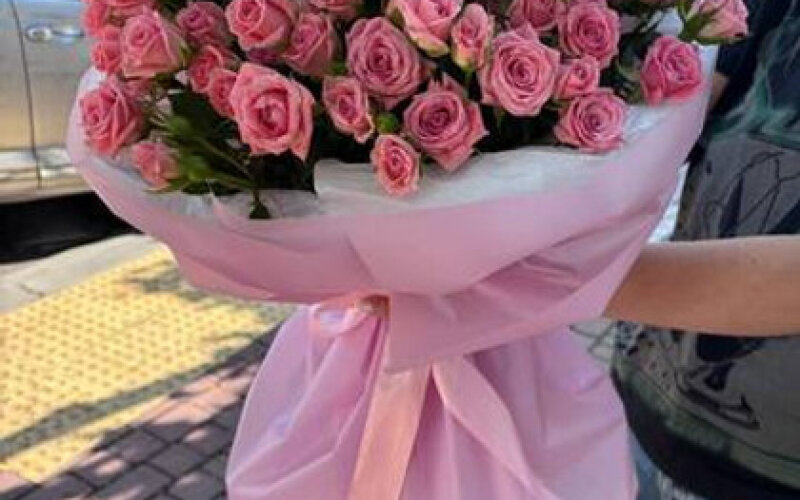 Букет из кустовой розы