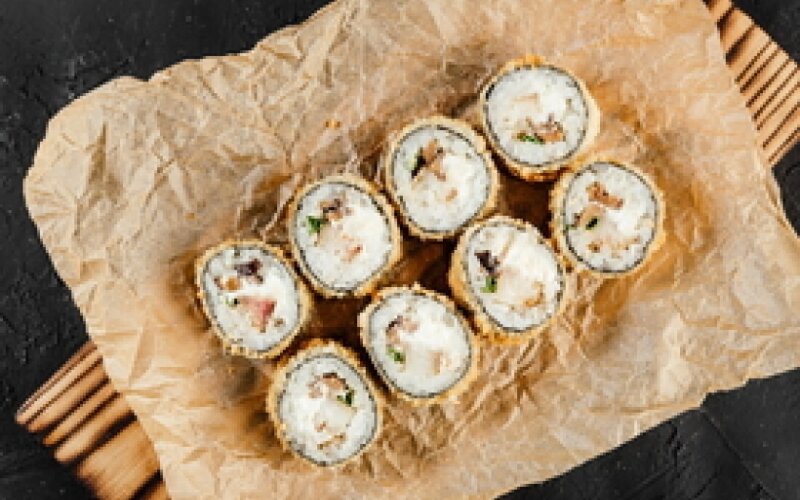 Жаренный ролл с мидией терияки