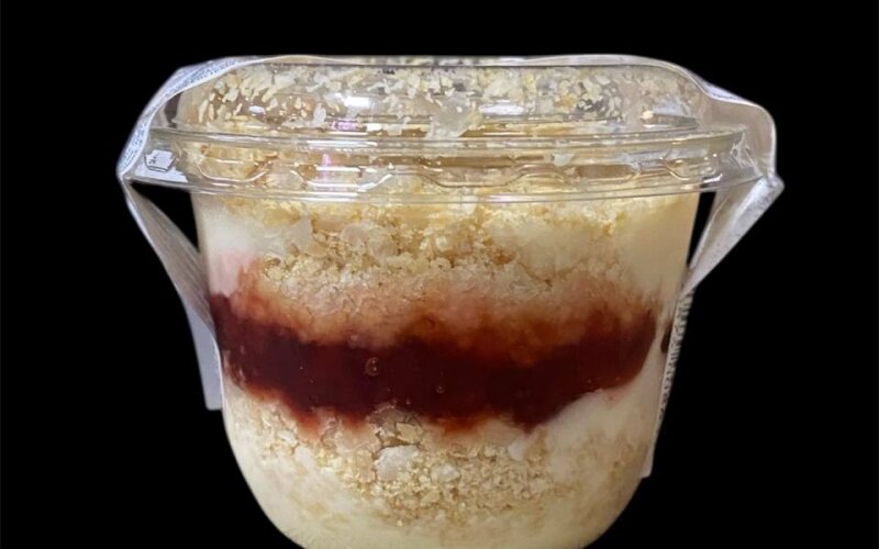 Пирожное «Наполеон» с ягодной начинкой