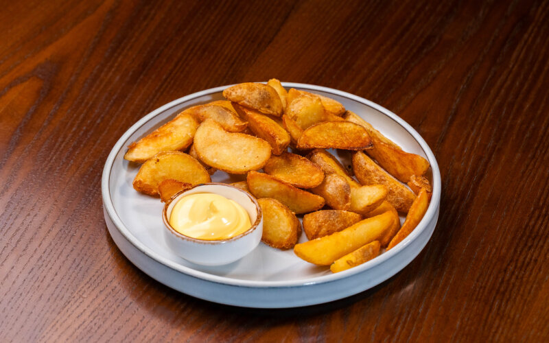 Дольки картофельные с соусом