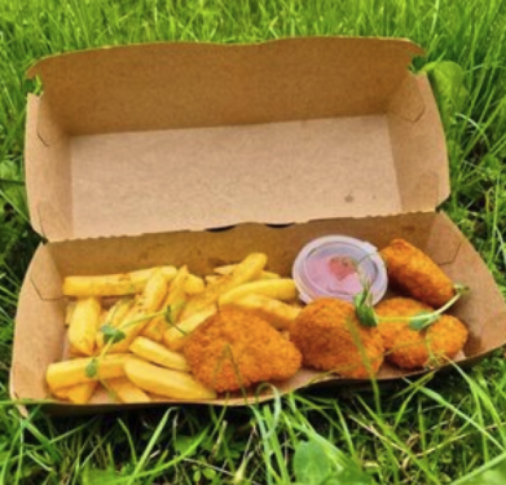 Картофель фри с наггетсами