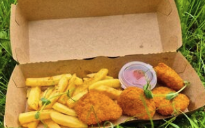 Картофель фри с наггетсами