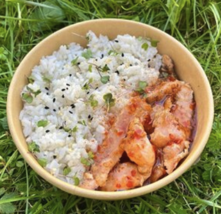 Курочка в соусе с рисом