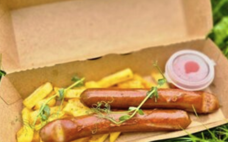 Картофель фри с колбасками