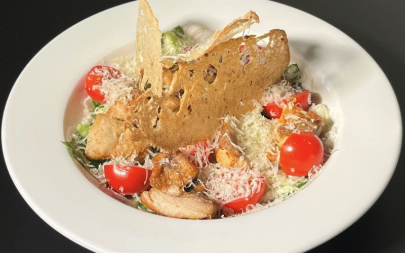 Салат «Цезарь» с цыплёнком