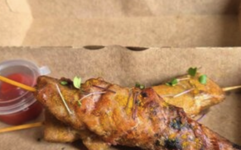 Шашлычок из свинины с соусом