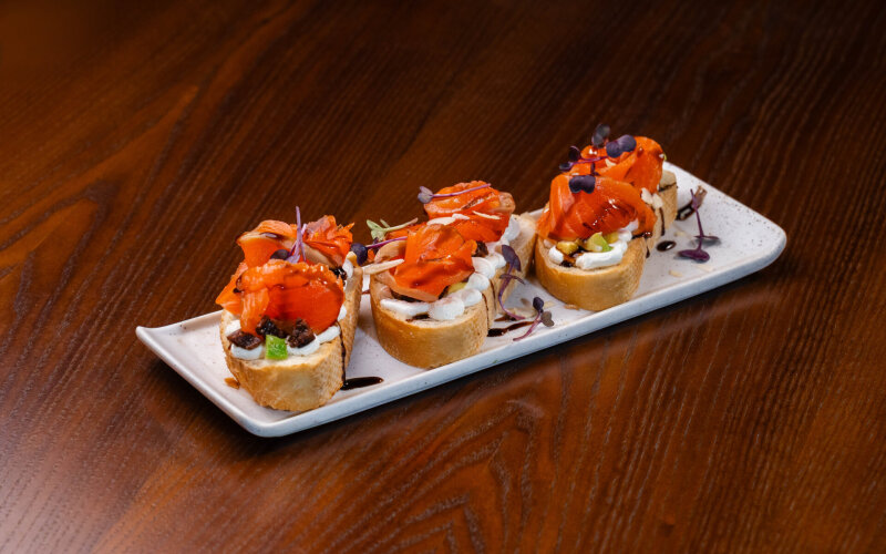 Брускетта с креветкой