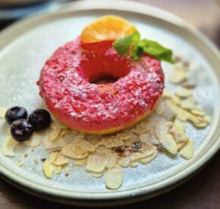 Клубничный пончик