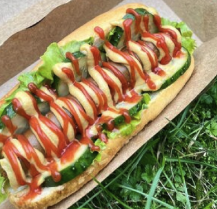 Хот-дог с огурчиками