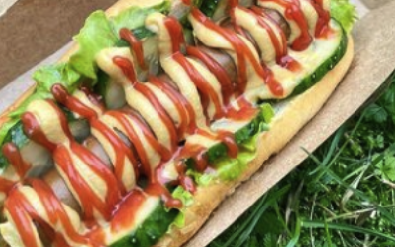 Хот-дог с огурчиками