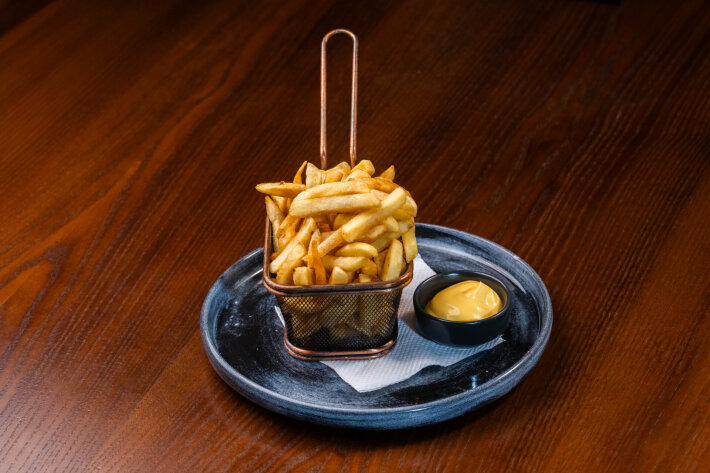 Картофель фри с соусом