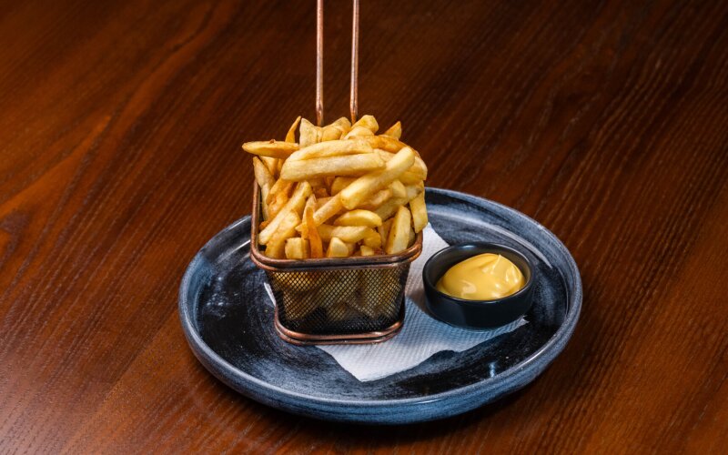 Картофель фри с соусом