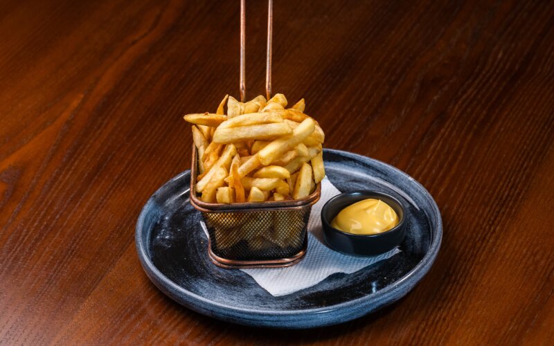 Картофель фри с соусом