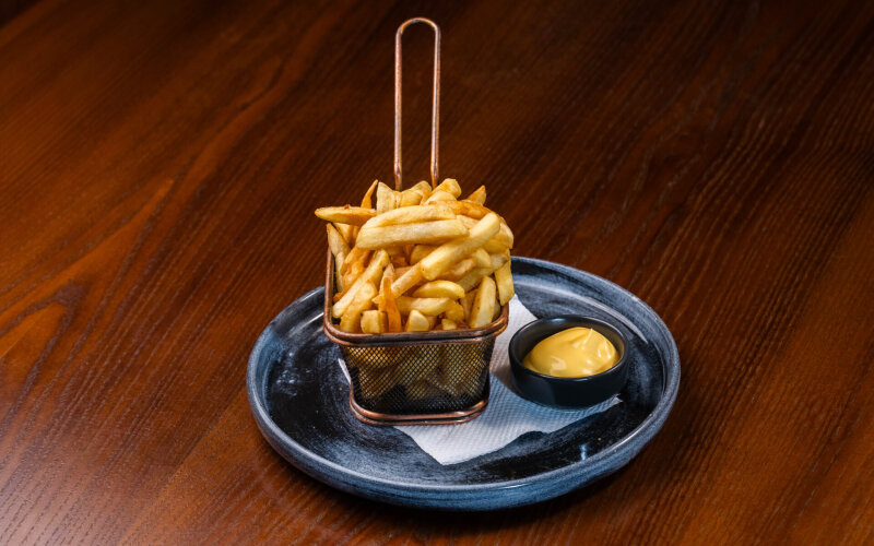 Картофель фри с соусом