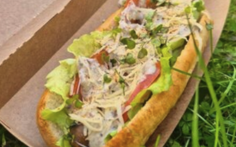 Хот-дог с томатом