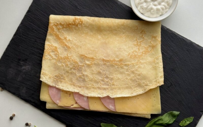 Блинчик с ветчиной и сыром