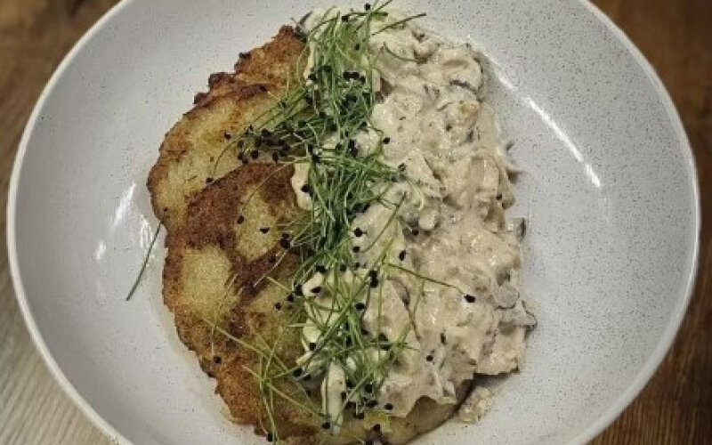 Драники с курицей и грибами