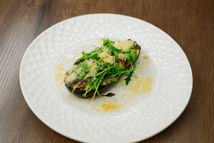 Баклажан с соусом «Ромеско»