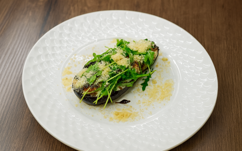 Баклажан с соусом «Ромеско»