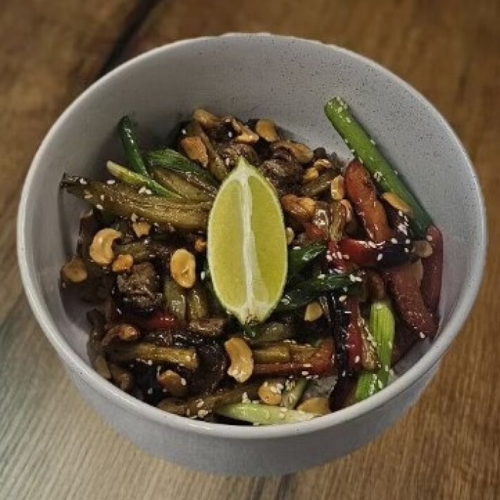 Тайский теплый салат с говядиной