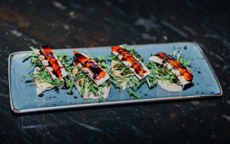 Брускетта с тофу