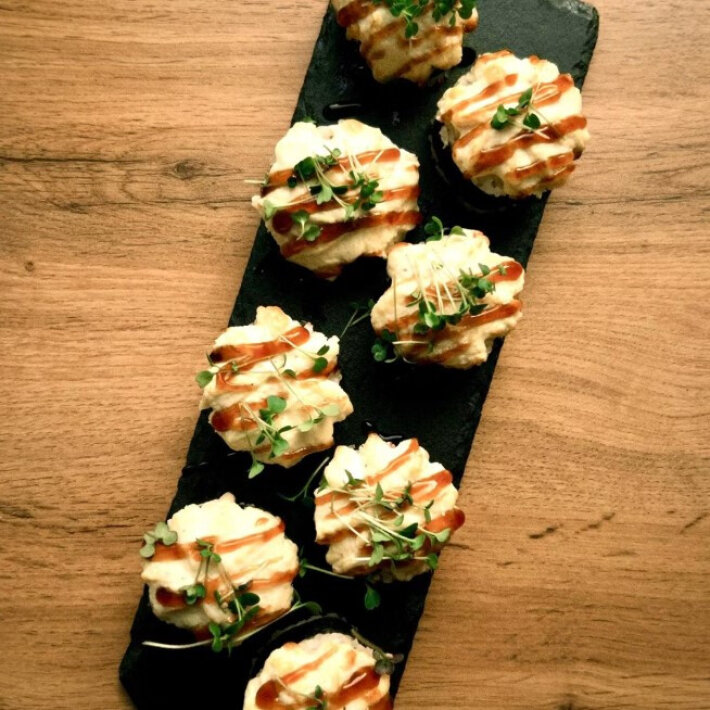 Запеченный ролл с лососем