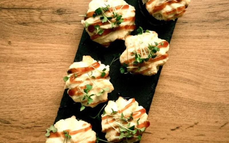 Запеченный ролл с лососем