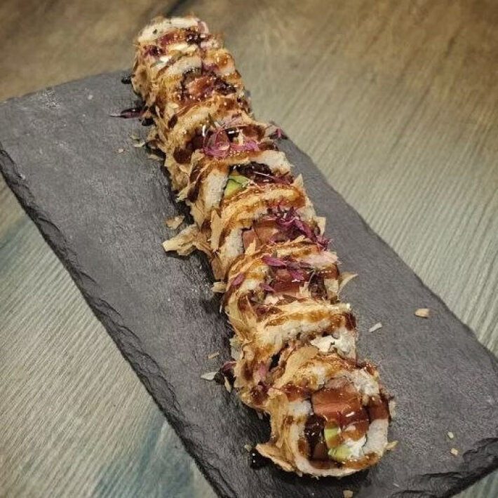 Ролл «Бонито с вяленым помидором»