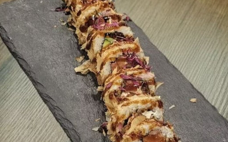 Ролл «Бонито с вяленым помидором»