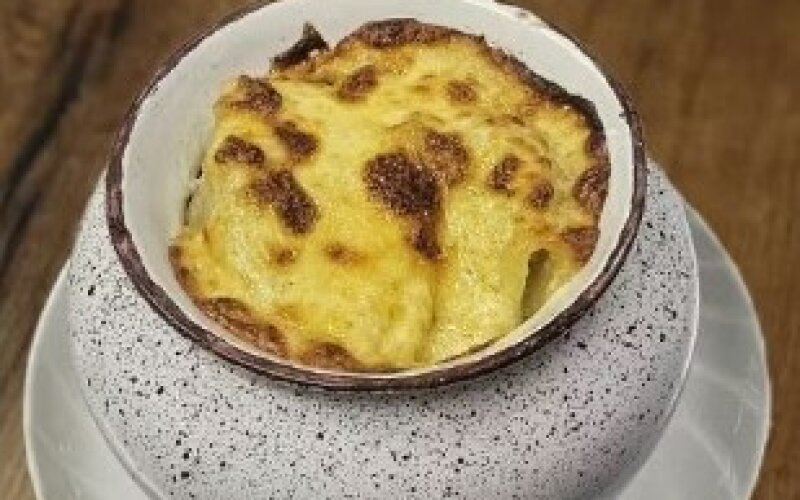 Горшочек с домашними пельменями