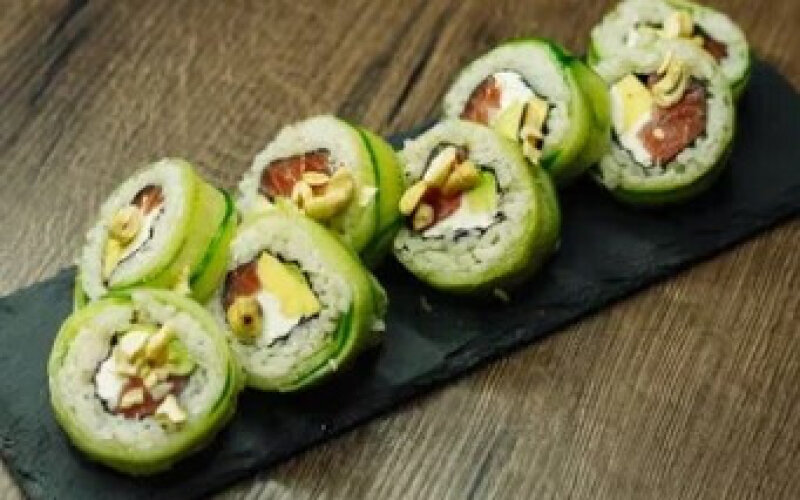 Ролл «Лосось&Кешью»