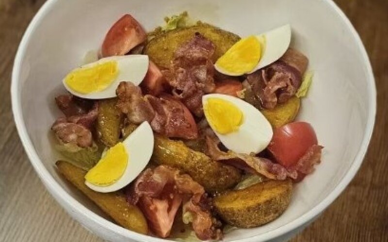 Теплый салат с беконом
