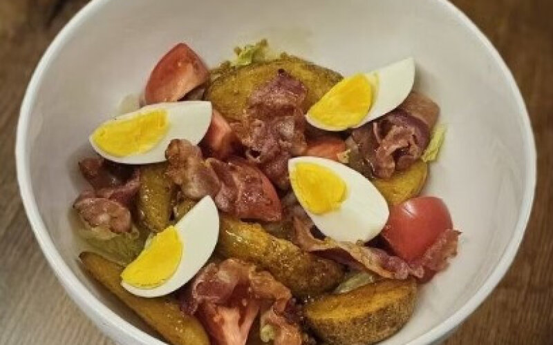 Теплый салат с беконом
