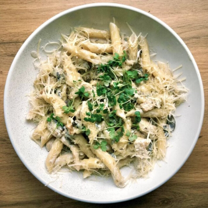 Паста с цыпленком и грибами