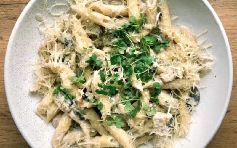 Паста с цыпленком и грибами